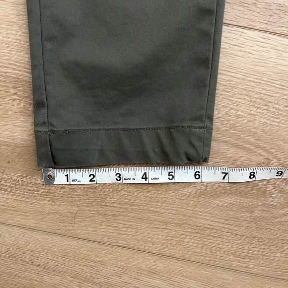 Banana Republic Slim Fit Olive Green Chino - Picture 6 of 6